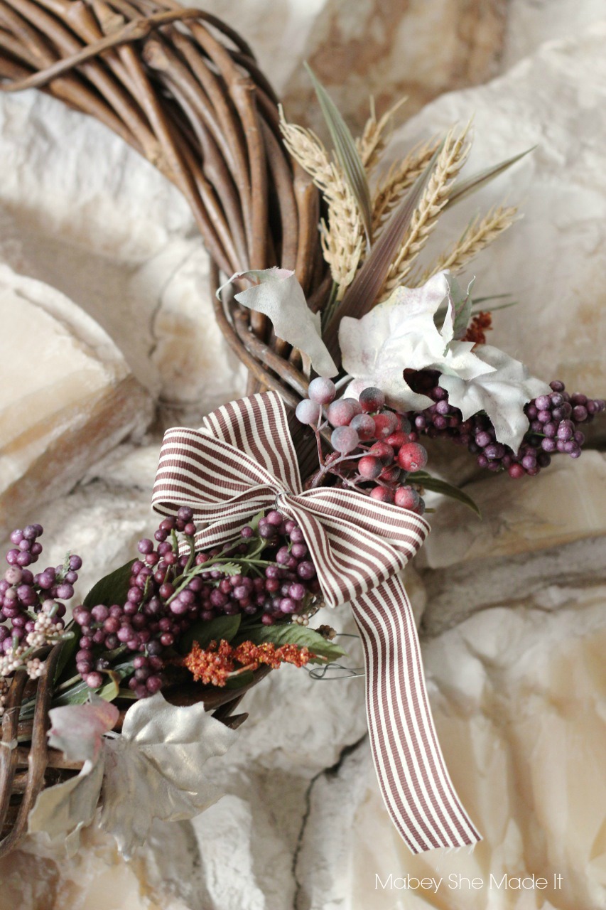 Easy Fall Wreath | Mabey She Made It | #fall #autumn #falldecor #wreath