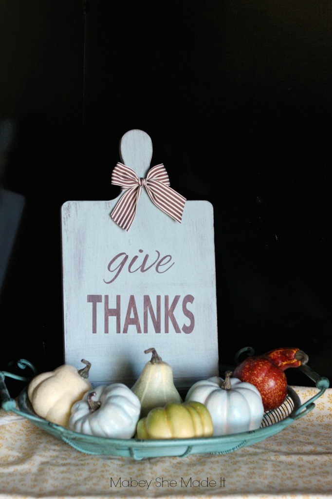 Give Thanks Board | Mabey She Made It for Made From Pinterest | #thanksgiving #thanks #recipeboard #thankful #vinyl