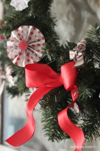 Medallion Christmas Wreath | Mabey She Made It for Pinkwhen | #christmas #wreath #medallion