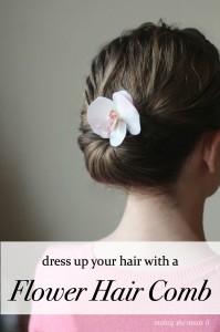 Glamorous Flower Combs | Mabey She Made It | #makeitgiveit #flower #hair #updo #DIY